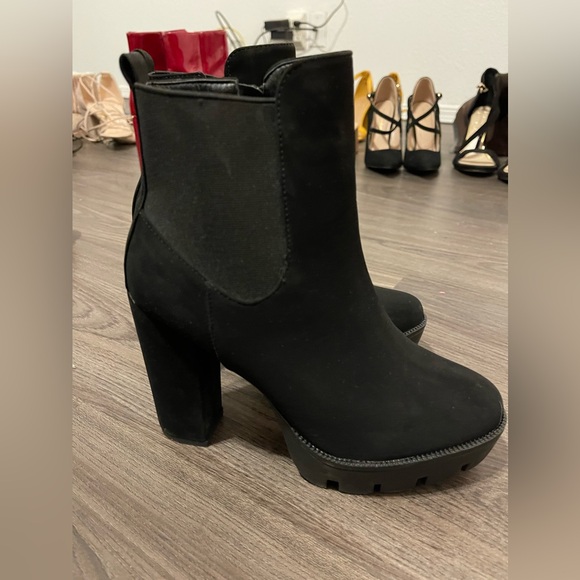 Black booties - Picture 1 of 3